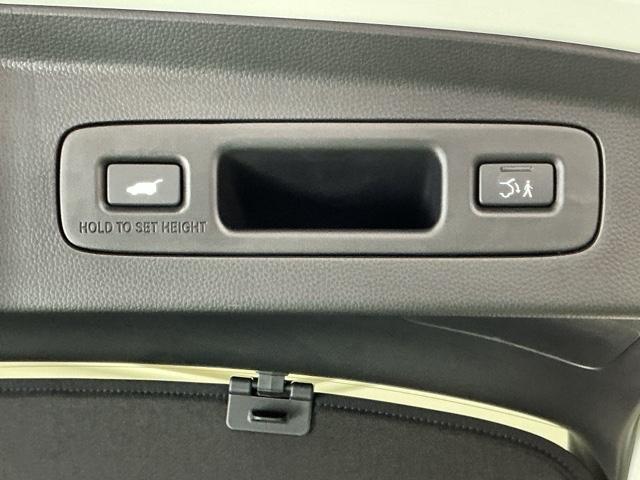 ヴェゼル ｅ：ＨＥＶＺ　ドラレコ　ナビ　Ｒカメラ　ブルートゥース　Ｓヒータ　地デジフルセグＴＶ　定期点検記録簿　電動テールゲート　サイドエアバッグ　後カメラ　前後障害物センサー　横滑防止装置　エアコン　ＬＥＤヘットライト（30枚目）