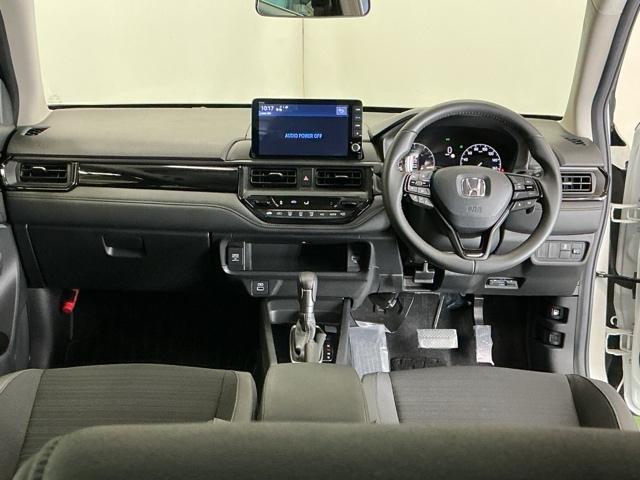 �h���C�o�[�𒆐S�Ɏ��R�Ɏ肪�͂��ʒu�ɂ`�s�Z���N�g���o�[��G�A�R���A�l�X�ȑ���X�C�b�`�Ȃǂ�z�u�A���쐫�ɗD��Ă��܂�