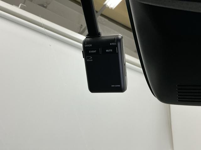 フリード e:HEVエアーEX ドラレコ ナビ Rカメラ ブルートゥース ESC DVD ETC車載器 サイドエアバッグ フルオートエアコン 前後誤発進抑制 両側PSD 盗難防止装置 クルーズコントロール 禁煙 フルセグ USB接続(13枚目)