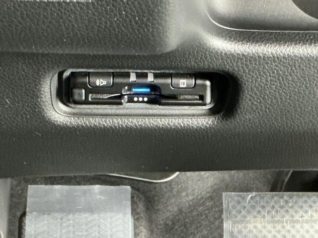 フリード e:HEVエアーEX ドラレコ ナビ Rカメラ ブルートゥース ESC DVD ETC車載器 サイドエアバッグ フルオートエアコン 前後誤発進抑制 両側PSD 盗難防止装置 クルーズコントロール 禁煙 フルセグ USB接続(15枚目)