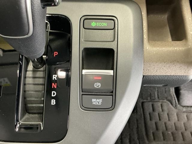 フリード e:HEVエアーEX ドラレコ ナビ Rカメラ ブルートゥース ESC DVD ETC車載器 サイドエアバッグ フルオートエアコン 前後誤発進抑制 両側PSD 盗難防止装置 クルーズコントロール 禁煙 フルセグ USB接続(18枚目)