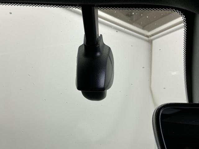 �܂����I�̎��̂��߂Ƀh���C�u���R�[�_�[�������Ă��܂��B�Փ˂����m����ƈ�莞�ԉ摜�������ۑ��ł���̂ň��S�ł�