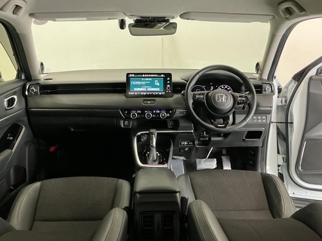 �h���C�o�[�𒆐S�Ɏ��R�Ɏ肪�͂��ʒu�ɂ`�s�Z���N�g���o�[��G�A�R���A�l�X�ȑ���X�C�b�`�Ȃǂ�z�u�A���쐫�ɗD��Ă��܂�