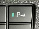 ｅ：ＨＥＶＺ　ナビ　Ｒカメラ　ブルートゥース　フルセグ　衝突回避支援ブレーキ機能　スマキ　Ｐトランク　フルオートエアコン　エアバッグ　両席エアバック　記録簿付　パワーウィンドウ　ＬＥＤランプ　ソナー　クルーズＣ（22枚目）