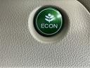 ECONスイッチ操作で燃費が良くなるようエアコンやエンジンなどを総合的に制御します