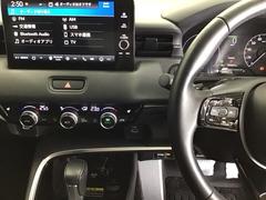 ホンダ純正メモリーナビ搭載なので、遠方へのドライブもお任せ下さい！ステアリング左手側にオーディオ関連のコントロールスイッチを配置しています。操作時は視線を逸らすことなく運転に集中できます 3
