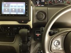 ホンダ純正メモリーナビ搭載なので、遠方へのドライブもお任せ下さい！ステアリング左手側にオーディオ関連のコントロールスイッチを配置しています。操作時は視線を逸らすことなく運転に集中できます 3