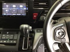 ホンダ純正メモリーナビ搭載なので、遠方へのドライブもお任せ下さい！ステアリング左手側にオーディオ関連のコントロールスイッチを配置しています。操作時は視線を逸らすことなく運転に集中できます 3