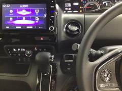 ホンダ純正メモリーナビ搭載なので、遠方へのドライブもお任せ下さい！ステアリング左手側にオーディオ関連のコントロールスイッチを配置しています。操作時は視線を逸らすことなく運転に集中できます 3