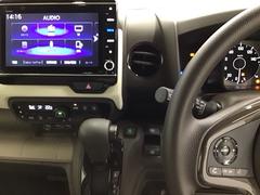 ホンダ純正メモリーナビ搭載なので、遠方へのドライブもお任せ下さい！ステアリング左手側にオーディオ関連のコントロールスイッチを配置しています。操作時は視線を逸らすことなく運転に集中できます 3