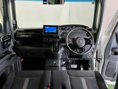 �ɥ饤�С����濴�˼����˼꤬�Ϥ����֤ˣ��ԥ��쥯�ȥ�С��䥨�������͡��������å��ʤɤ����֡��������ͥ��Ƥ��ޤ� 2