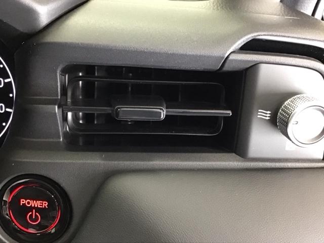 ヴェゼル ｅ：ＨＥＶＸ　ナビ　Ｒカメラ　ブルートゥース　フルセグ　セキュリティアラーム　衝突軽減ブレーキ　記録簿　オートクルーズコントロール　クリアランスソナー　リアカメラ　ＬＥＤヘッドランプ　カーテンエアバック　地デジ（58枚目）