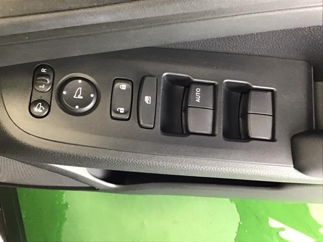 ヴェゼル ｅ：ＨＥＶＸ　ナビ　Ｒカメラ　ブルートゥース　フルセグ　セキュリティアラーム　衝突軽減ブレーキ　記録簿　オートクルーズコントロール　クリアランスソナー　リアカメラ　ＬＥＤヘッドランプ　カーテンエアバック　地デジ（69枚目）