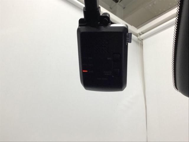 フィット ｅ：ＨＥＶホーム　ドラレコ　ナビ　Ｒカメラ　ブルートゥース　前後ブレーキサポート　アラウンドビューモニター　盗難防止　クリアランスソナー　ＥＣＯモード　スマートキー　ＬＥＤヘッドライト　オートクルーズ　オートライト（13枚目）