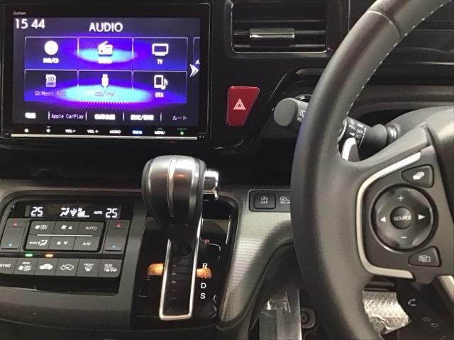 ステップワゴンスパーダ スパーダホンダセンシング　ナビ　Ｒカメラ　後席モニタ　ブルートゥース　両パワースライドドア　定期点検記録簿　地デジフルセグＴＶ　ＥＴＣ付　ＬＥＤヘットライト　スマ－トキ－　ＡＢＳ　パワーウィンドウ　後カメラ　ＶＳＡ　三列シート（3枚目）