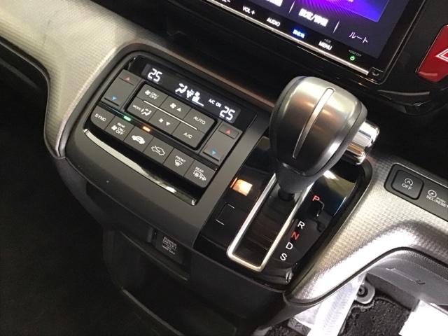 ステップワゴンスパーダ スパーダホンダセンシング　ナビ　Ｒカメラ　後席モニタ　ブルートゥース　両パワースライドドア　定期点検記録簿　地デジフルセグＴＶ　ＥＴＣ付　ＬＥＤヘットライト　スマ－トキ－　ＡＢＳ　パワーウィンドウ　後カメラ　ＶＳＡ　三列シート（16枚目）