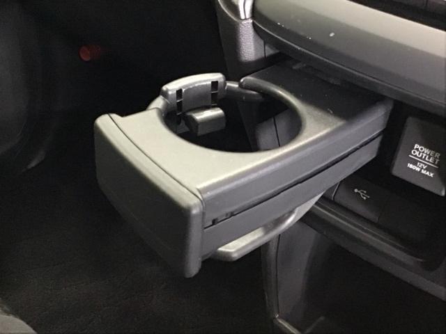 ステップワゴンスパーダ スパーダホンダセンシング　ナビ　Ｒカメラ　後席モニタ　ブルートゥース　両パワースライドドア　定期点検記録簿　地デジフルセグＴＶ　ＥＴＣ付　ＬＥＤヘットライト　スマ－トキ－　ＡＢＳ　パワーウィンドウ　後カメラ　ＶＳＡ　三列シート（17枚目）