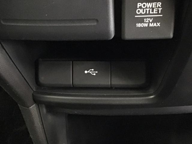 ステップワゴンスパーダ スパーダホンダセンシング　ナビ　Ｒカメラ　後席モニタ　ブルートゥース　両パワースライドドア　定期点検記録簿　地デジフルセグＴＶ　ＥＴＣ付　ＬＥＤヘットライト　スマ－トキ－　ＡＢＳ　パワーウィンドウ　後カメラ　ＶＳＡ　三列シート（18枚目）