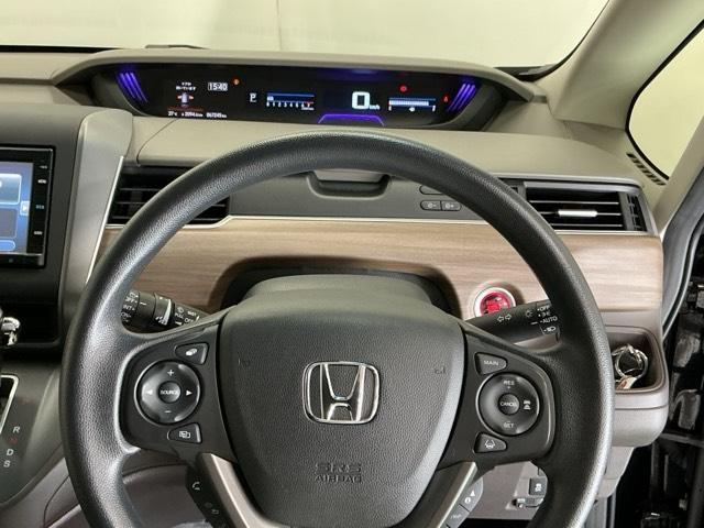 フリード Ｇ・ホンダセンシング　ナビ　Ｒカメラ　ブルートゥース　ＥＴＣ　追突被害軽減ブレーキ　ｉストップ　Ｗエアバッグ　パワーウィンドウ　アクティブクルーズコントロール　スマートキ　カラーバックモニター　整備点検記録簿　ＶＳＡ（21枚目）