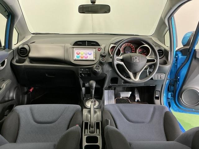 フィット Ｇ　ナビ　Ｒカメラ　ＣＤ　ＳＤ　ワンセグ　運転席助手席エアバッグ　Ｂモニター　１セグＴＶ　キーレスリモコン　盗難防止システム　エアコン　パワーウィンドウ　定期点検記録簿　パワステ　運転席エアバッグ（2枚目）
