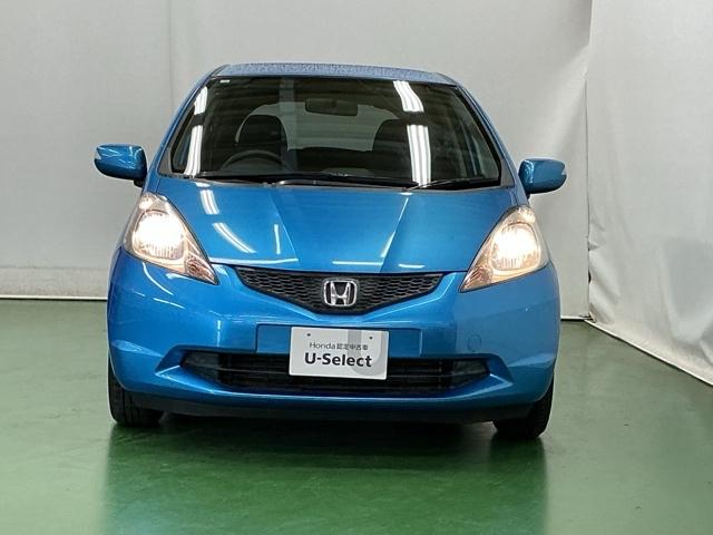 フィット Ｇ　ナビ　Ｒカメラ　ＣＤ　ＳＤ　ワンセグ　運転席助手席エアバッグ　Ｂモニター　１セグＴＶ　キーレスリモコン　盗難防止システム　エアコン　パワーウィンドウ　定期点検記録簿　パワステ　運転席エアバッグ（6枚目）