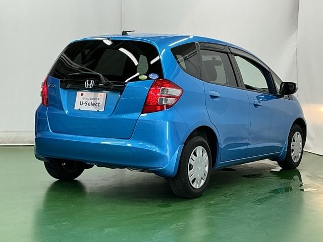 フィット Ｇ　ナビ　Ｒカメラ　ＣＤ　ＳＤ　ワンセグ　運転席助手席エアバッグ　Ｂモニター　１セグＴＶ　キーレスリモコン　盗難防止システム　エアコン　パワーウィンドウ　定期点検記録簿　パワステ　運転席エアバッグ（8枚目）