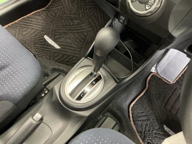 フィット Ｇ　ナビ　Ｒカメラ　ＣＤ　ＳＤ　ワンセグ　運転席助手席エアバッグ　Ｂモニター　１セグＴＶ　キーレスリモコン　盗難防止システム　エアコン　パワーウィンドウ　定期点検記録簿　パワステ　運転席エアバッグ（13枚目）