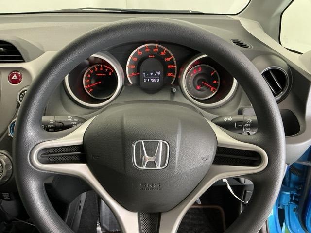 フィット Ｇ　ナビ　Ｒカメラ　ＣＤ　ＳＤ　ワンセグ　運転席助手席エアバッグ　Ｂモニター　１セグＴＶ　キーレスリモコン　盗難防止システム　エアコン　パワーウィンドウ　定期点検記録簿　パワステ　運転席エアバッグ（17枚目）