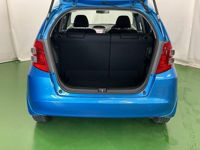 フィット Ｇ　ナビ　Ｒカメラ　ＣＤ　ＳＤ　ワンセグ　運転席助手席エアバッグ　Ｂモニター　１セグＴＶ　キーレスリモコン　盗難防止システム　エアコン　パワーウィンドウ　定期点検記録簿　パワステ　運転席エアバッグ（18枚目）