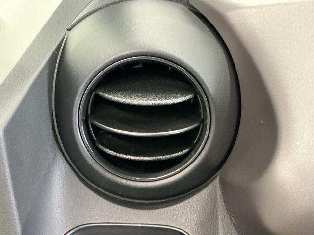 フィット Ｇ　ナビ　Ｒカメラ　ＣＤ　ＳＤ　ワンセグ　運転席助手席エアバッグ　Ｂモニター　１セグＴＶ　キーレスリモコン　盗難防止システム　エアコン　パワーウィンドウ　定期点検記録簿　パワステ　運転席エアバッグ（40枚目）