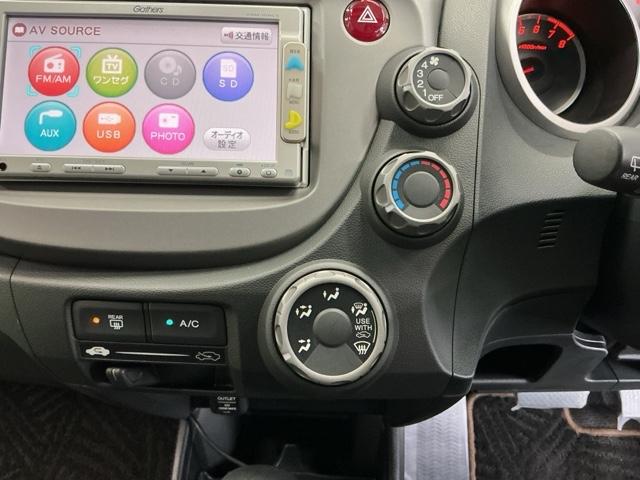 フィット Ｇ　ナビ　Ｒカメラ　ＣＤ　ＳＤ　ワンセグ　運転席助手席エアバッグ　Ｂモニター　１セグＴＶ　キーレスリモコン　盗難防止システム　エアコン　パワーウィンドウ　定期点検記録簿　パワステ　運転席エアバッグ（41枚目）