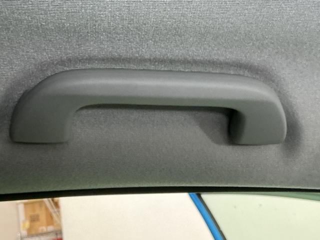 フィット Ｇ　ナビ　Ｒカメラ　ＣＤ　ＳＤ　ワンセグ　運転席助手席エアバッグ　Ｂモニター　１セグＴＶ　キーレスリモコン　盗難防止システム　エアコン　パワーウィンドウ　定期点検記録簿　パワステ　運転席エアバッグ（43枚目）
