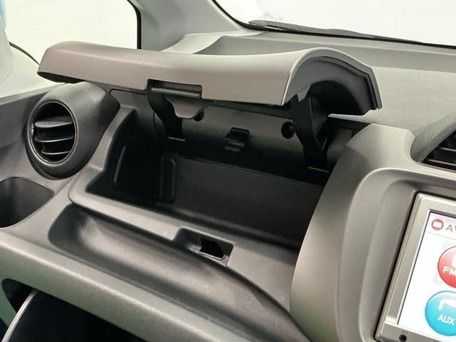 フィット Ｇ　ナビ　Ｒカメラ　ＣＤ　ＳＤ　ワンセグ　運転席助手席エアバッグ　Ｂモニター　１セグＴＶ　キーレスリモコン　盗難防止システム　エアコン　パワーウィンドウ　定期点検記録簿　パワステ　運転席エアバッグ（45枚目）