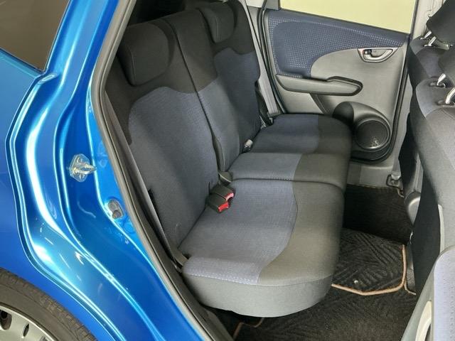 フィット Ｇ　ナビ　Ｒカメラ　ＣＤ　ＳＤ　ワンセグ　運転席助手席エアバッグ　Ｂモニター　１セグＴＶ　キーレスリモコン　盗難防止システム　エアコン　パワーウィンドウ　定期点検記録簿　パワステ　運転席エアバッグ（52枚目）