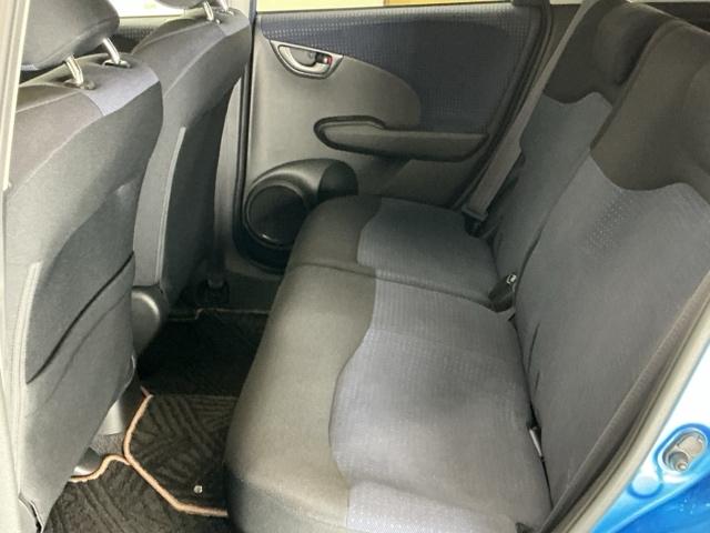 フィット Ｇ　ナビ　Ｒカメラ　ＣＤ　ＳＤ　ワンセグ　運転席助手席エアバッグ　Ｂモニター　１セグＴＶ　キーレスリモコン　盗難防止システム　エアコン　パワーウィンドウ　定期点検記録簿　パワステ　運転席エアバッグ（53枚目）