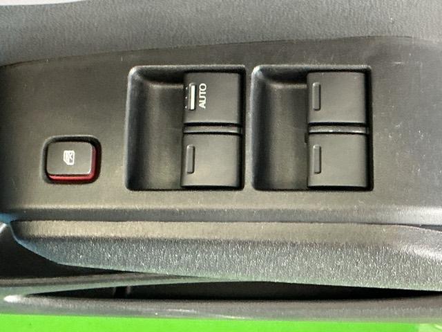 フィット Ｇ　ナビ　Ｒカメラ　ＣＤ　ＳＤ　ワンセグ　運転席助手席エアバッグ　Ｂモニター　１セグＴＶ　キーレスリモコン　盗難防止システム　エアコン　パワーウィンドウ　定期点検記録簿　パワステ　運転席エアバッグ（61枚目）
