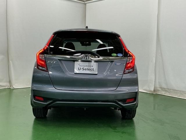 フィットハイブリッド Ｌホンダセンシング　ドラレコ　ナビ　Ｒカメラ　ブルートゥース　軽減ブレーキ　ＬＥＤ　サイドＳＲＳ　横滑り防止　ドライブレコーダー　フルセグテレビ　記録簿　パワーステアリング　盗難防止装置　オートクルーズ　ＥＴＣ車載器（9枚目）