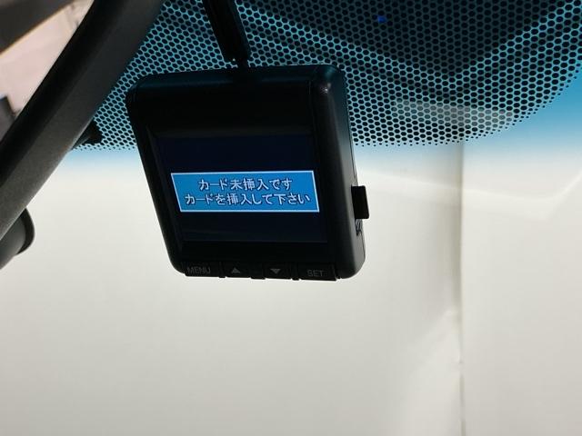 フィットハイブリッド Ｌホンダセンシング　ドラレコ　ナビ　Ｒカメラ　ブルートゥース　軽減ブレーキ　ＬＥＤ　サイドＳＲＳ　横滑り防止　ドライブレコーダー　フルセグテレビ　記録簿　パワーステアリング　盗難防止装置　オートクルーズ　ＥＴＣ車載器（13枚目）