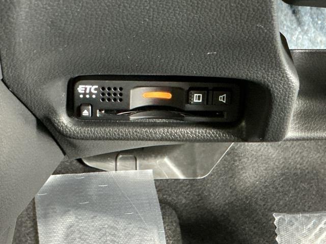 フィットハイブリッド Ｌホンダセンシング　ドラレコ　ナビ　Ｒカメラ　ブルートゥース　軽減ブレーキ　ＬＥＤ　サイドＳＲＳ　横滑り防止　ドライブレコーダー　フルセグテレビ　記録簿　パワーステアリング　盗難防止装置　オートクルーズ　ＥＴＣ車載器（14枚目）