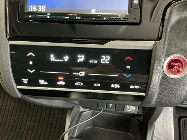 フィットハイブリッド Ｌホンダセンシング　ドラレコ　ナビ　Ｒカメラ　ブルートゥース　軽減ブレーキ　ＬＥＤ　サイドＳＲＳ　横滑り防止　ドライブレコーダー　フルセグテレビ　記録簿　パワーステアリング　盗難防止装置　オートクルーズ　ＥＴＣ車載器（15枚目）