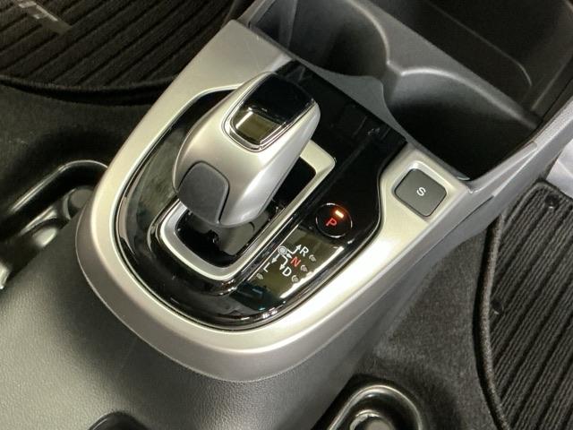 フィットハイブリッド Ｌホンダセンシング　ドラレコ　ナビ　Ｒカメラ　ブルートゥース　軽減ブレーキ　ＬＥＤ　サイドＳＲＳ　横滑り防止　ドライブレコーダー　フルセグテレビ　記録簿　パワーステアリング　盗難防止装置　オートクルーズ　ＥＴＣ車載器（16枚目）