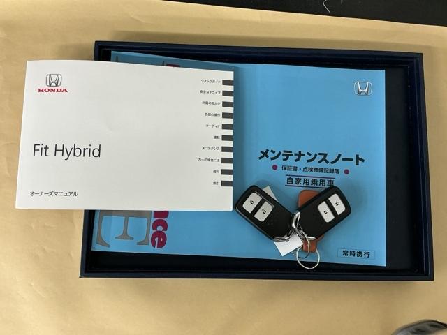 フィットハイブリッド Ｌホンダセンシング　ドラレコ　ナビ　Ｒカメラ　ブルートゥース　軽減ブレーキ　ＬＥＤ　サイドＳＲＳ　横滑り防止　ドライブレコーダー　フルセグテレビ　記録簿　パワーステアリング　盗難防止装置　オートクルーズ　ＥＴＣ車載器（28枚目）