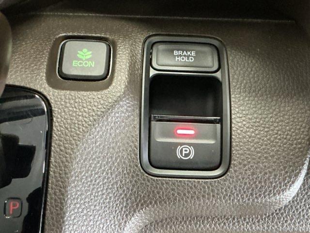Ｎ－ＷＧＮ Ｌホンダセンシング　ナビ　Ｒカメラ　ブルートゥース　フルセグ　ＥＴＣ装備　Ｂモニタ　誤発進抑制　シートヒータ　オートライト　ＤＶＤ　横滑り防止機能　ＵＳＢポート　パーキングセンサー　セキュリティアラーム　キーフリー（16枚目）