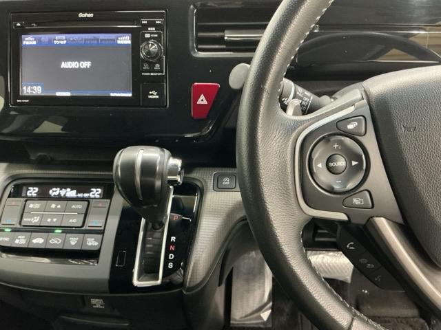 ステップワゴンスパーダ スパーダホンダセンシング　ディスプレイオーディオ　Ｒカメラ　ＴＶ　盗難防止　助手席エアバッグ　Ｗパワスラ　記録簿有　ＬＥＤライト　横滑り防止システム　オートエアコン　リアカメラ　ＵＳＢ　三列シート　アイドリングＳ　ＥＴＣ付（3枚目）