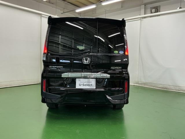 ステップワゴンスパーダ スパーダホンダセンシング　ディスプレイオーディオ　Ｒカメラ　ＴＶ　盗難防止　助手席エアバッグ　Ｗパワスラ　記録簿有　ＬＥＤライト　横滑り防止システム　オートエアコン　リアカメラ　ＵＳＢ　三列シート　アイドリングＳ　ＥＴＣ付（9枚目）