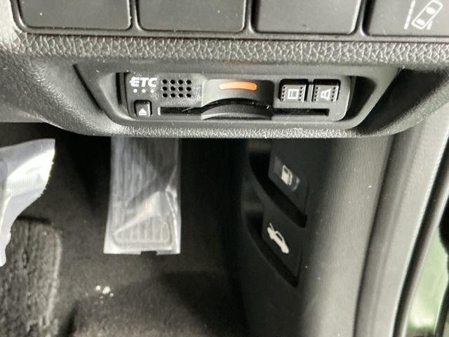 ステップワゴンスパーダ スパーダホンダセンシング　ディスプレイオーディオ　Ｒカメラ　ＴＶ　盗難防止　助手席エアバッグ　Ｗパワスラ　記録簿有　ＬＥＤライト　横滑り防止システム　オートエアコン　リアカメラ　ＵＳＢ　三列シート　アイドリングＳ　ＥＴＣ付（13枚目）