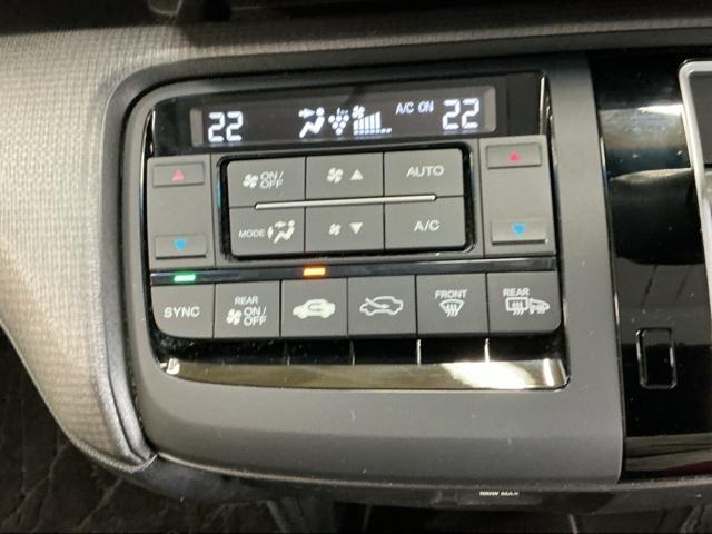 ステップワゴンスパーダ スパーダホンダセンシング　ディスプレイオーディオ　Ｒカメラ　ＴＶ　盗難防止　助手席エアバッグ　Ｗパワスラ　記録簿有　ＬＥＤライト　横滑り防止システム　オートエアコン　リアカメラ　ＵＳＢ　三列シート　アイドリングＳ　ＥＴＣ付（14枚目）