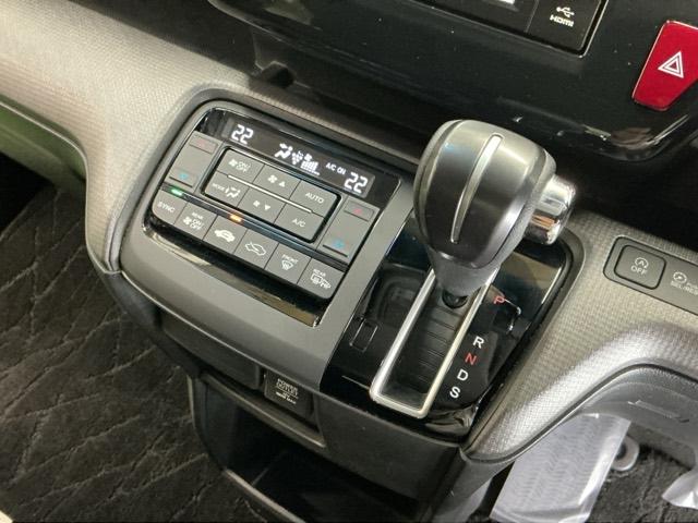 ステップワゴンスパーダ スパーダホンダセンシング　ディスプレイオーディオ　Ｒカメラ　ＴＶ　盗難防止　助手席エアバッグ　Ｗパワスラ　記録簿有　ＬＥＤライト　横滑り防止システム　オートエアコン　リアカメラ　ＵＳＢ　三列シート　アイドリングＳ　ＥＴＣ付（15枚目）
