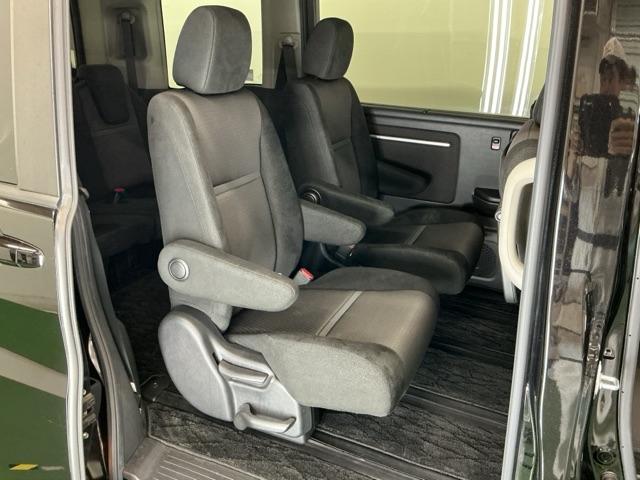 ステップワゴンスパーダ スパーダホンダセンシング　ディスプレイオーディオ　Ｒカメラ　ＴＶ　盗難防止　助手席エアバッグ　Ｗパワスラ　記録簿有　ＬＥＤライト　横滑り防止システム　オートエアコン　リアカメラ　ＵＳＢ　三列シート　アイドリングＳ　ＥＴＣ付（19枚目）