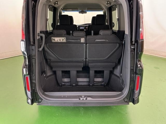 ステップワゴンスパーダ スパーダホンダセンシング　ディスプレイオーディオ　Ｒカメラ　ＴＶ　盗難防止　助手席エアバッグ　Ｗパワスラ　記録簿有　ＬＥＤライト　横滑り防止システム　オートエアコン　リアカメラ　ＵＳＢ　三列シート　アイドリングＳ　ＥＴＣ付（28枚目）